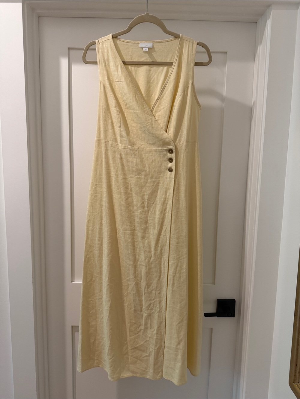 J Jill Sleeveless Cream faux Wrap Midi Dress with Button Detail (bw)